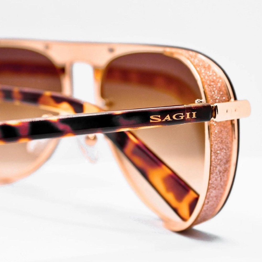 Stylish Gold Aviator Sunglasses - Picture 2 of 6